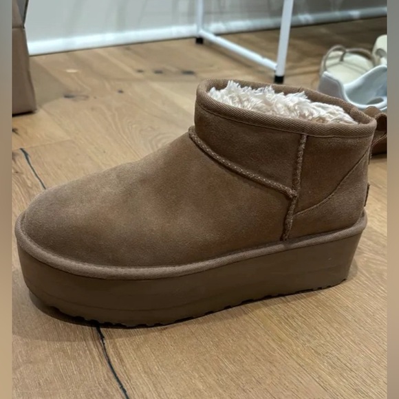 UGG platform boots - Picture 4 of 5